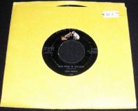 Elvis Presley - Blue Moon Of Kentucky bw That's All Right.JPG